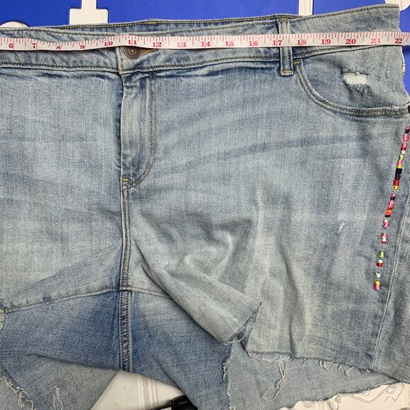 Old Navy Plus Size 22 Boyfriend Denim Cut Off Distressed Shorts Boho Festival - Picture 4 of 12